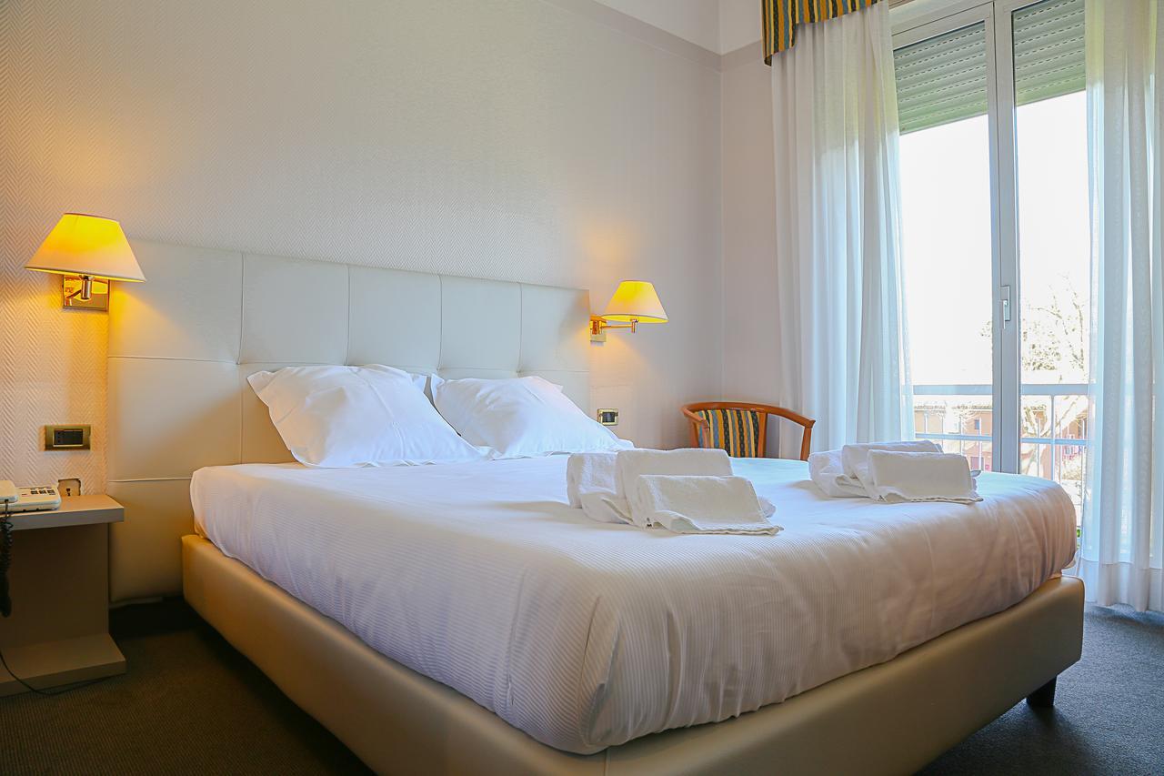 Hotel Augustus Fano Ngoại thất bức ảnh
