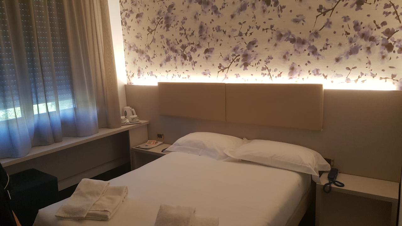 Hotel Augustus Fano Ngoại thất bức ảnh