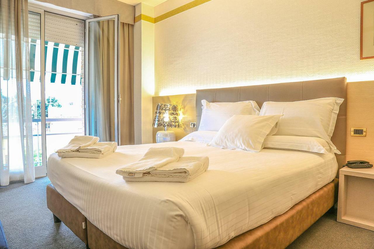 Hotel Augustus Fano Ngoại thất bức ảnh